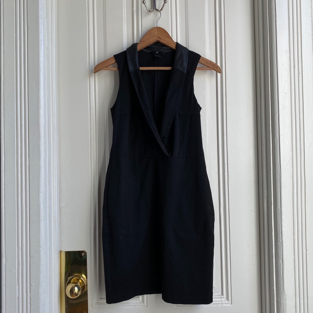 H&M Black Sleeveless V Neck Dress